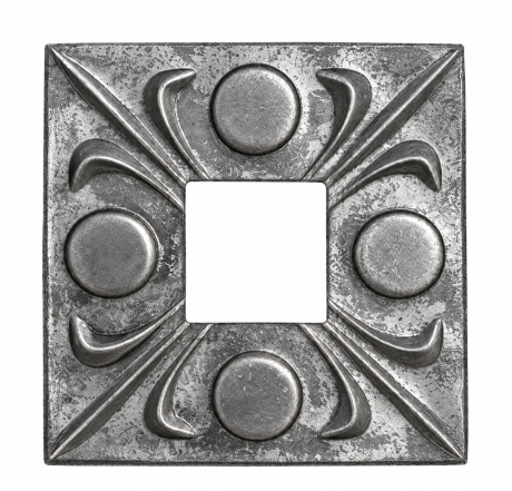 Przejdź do produktu Maskownica stalowa kuta otworowana 80x80 mm, otwór 26x26 mm